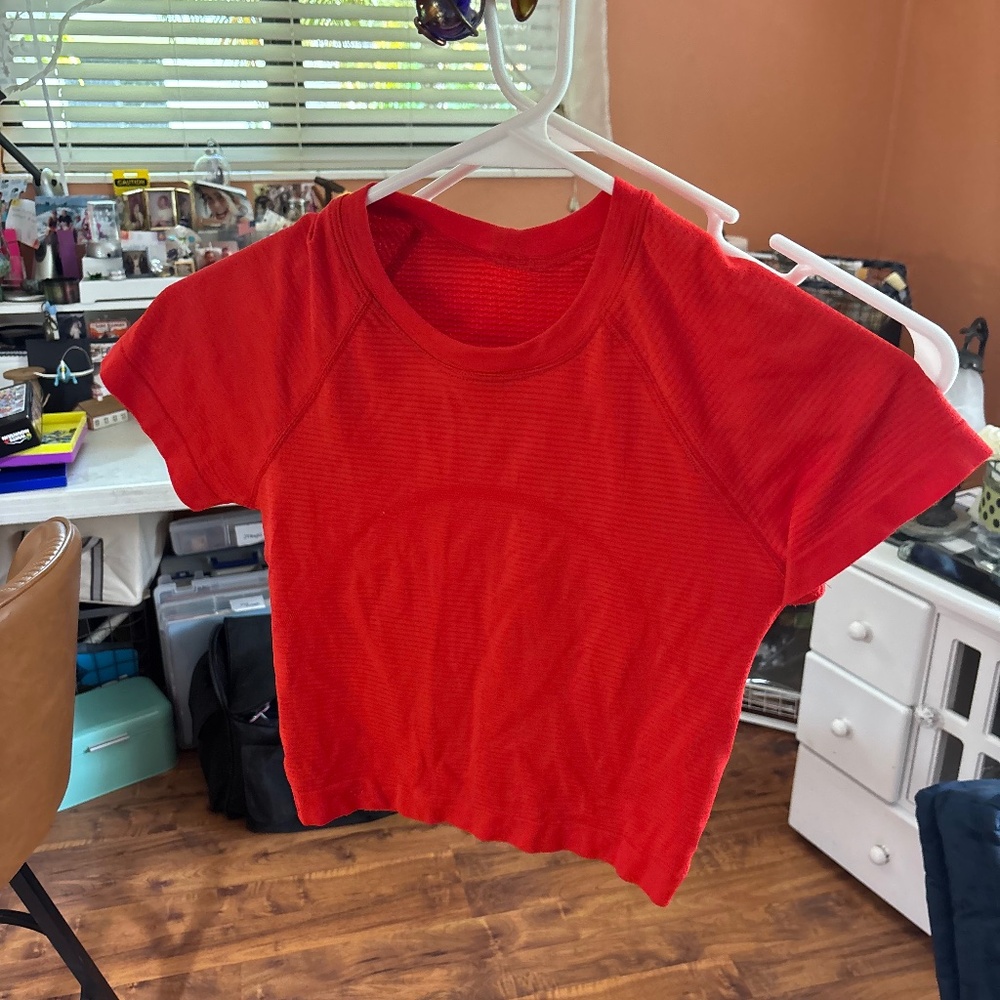 Lululemon Swiftly Tech Short Sleeve Crop Top